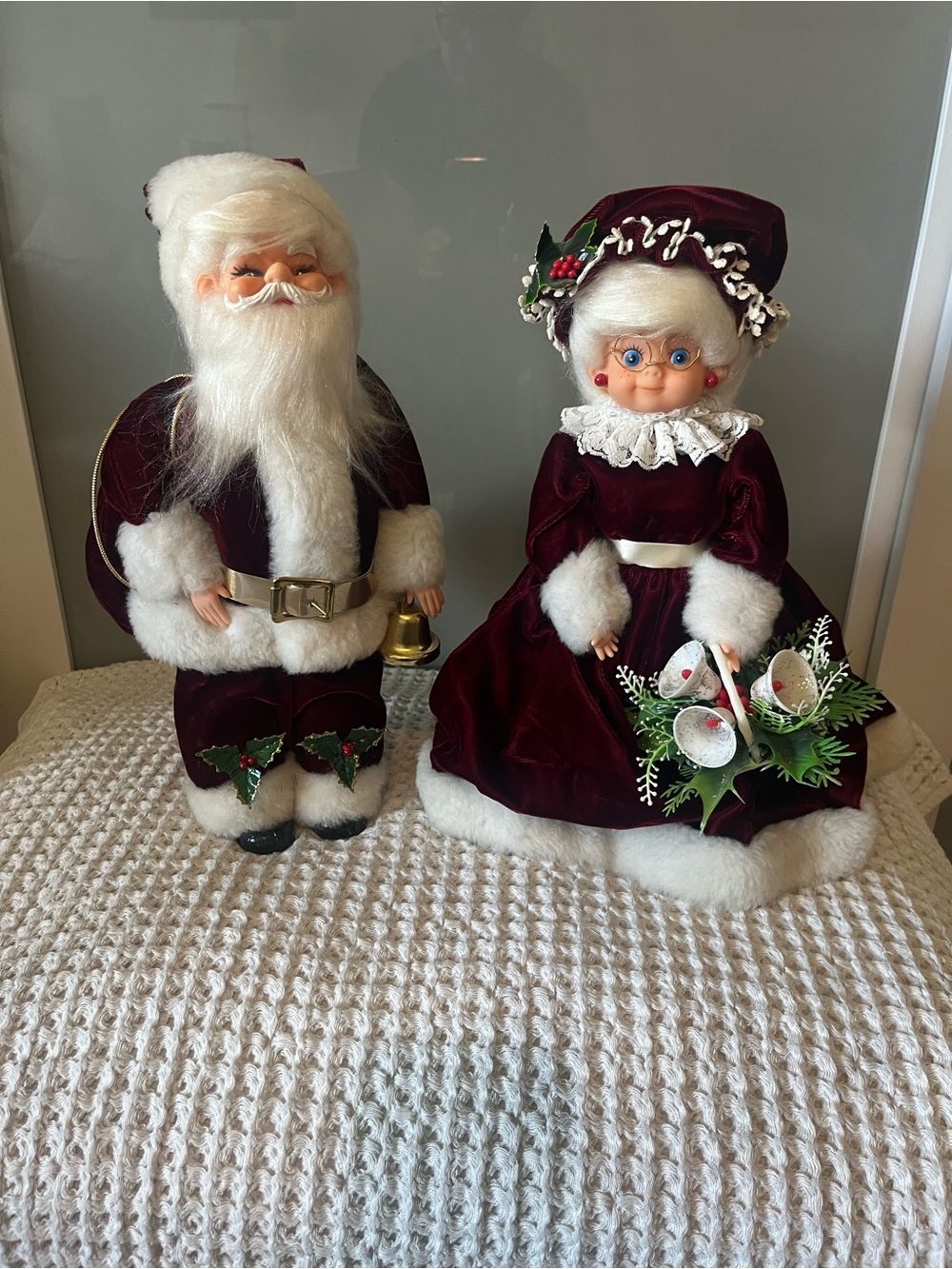 Vintage Porcelain Santa & Mrs.
Claus Doll Set - Maroon Velvet
Holiday Decor 533
